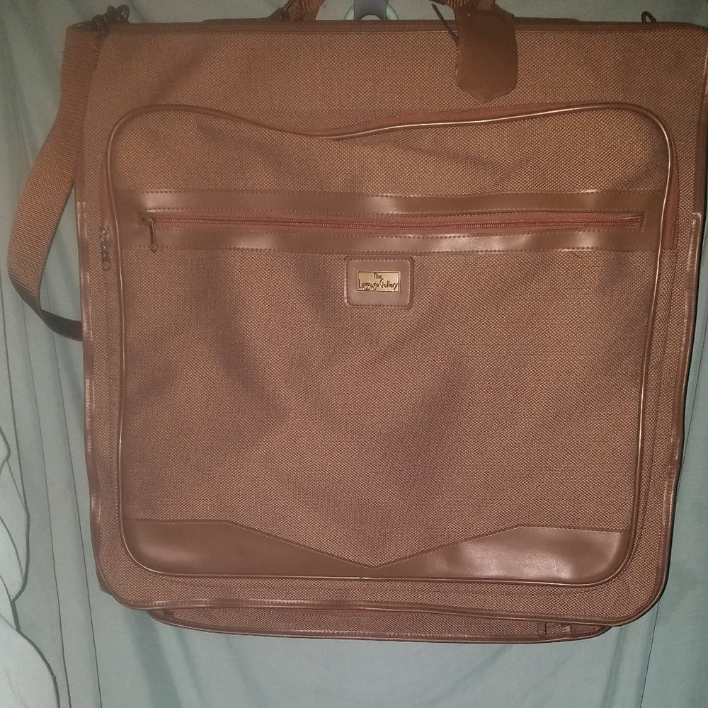 Luggage Gallery Carry On Garment Bag Suitcase Good Condition